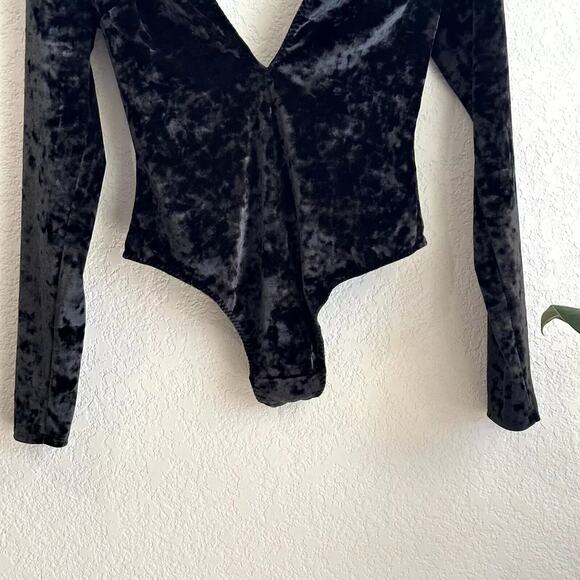 Victoria's Secret Plunge Neck Crushed Velvet Bodysuit XS/S Witchy Goth Sexy Punk - Picture 3 of 8